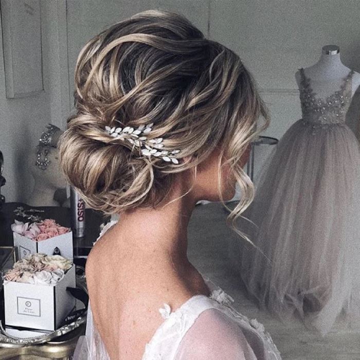 Simple & Elegant Crystal Bridal Hair Comb Hair Styling Tools Every Day And Night 