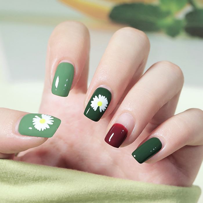 Peel-Off Nail Polish With Daisy Stickers spring-hill-lane33 
