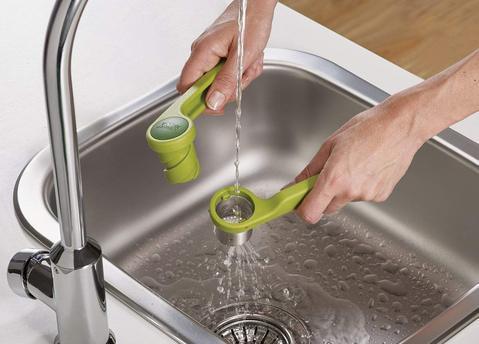Twist-Action Hand Juicer