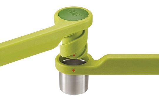 Twist-Action Hand Juicer