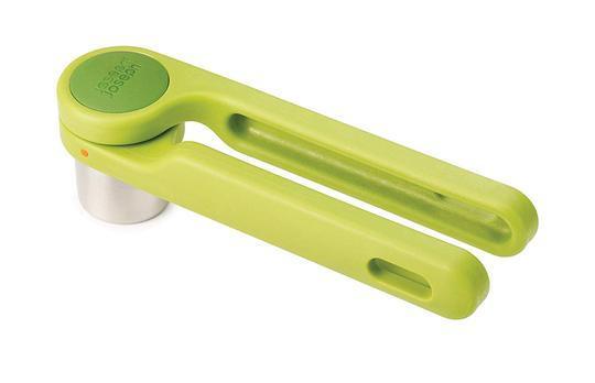 Twist-Action Hand Juicer