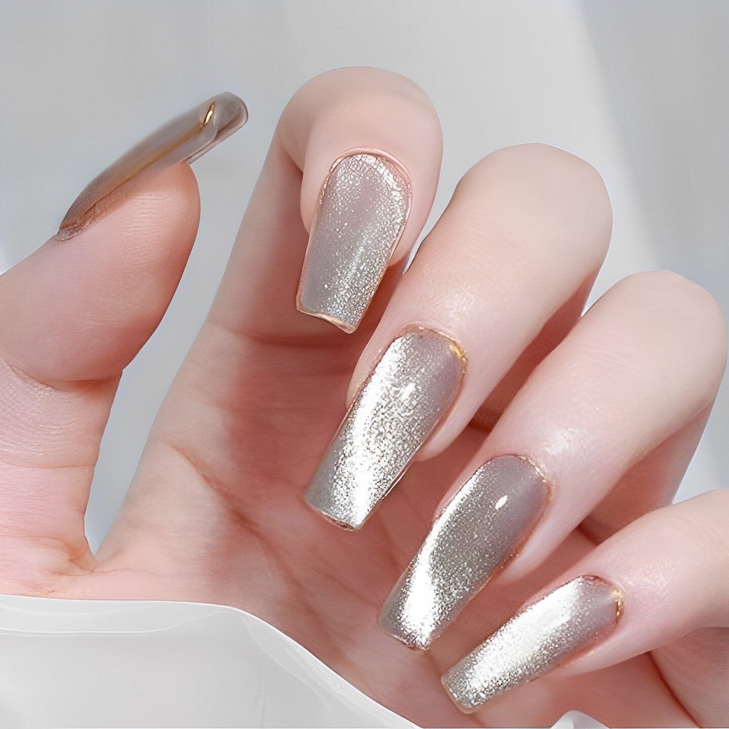 Semi-Transparent Cat Eye Nail Gel Every Day And Night 